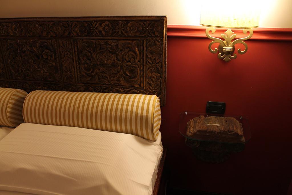 Hotel Don Carlo Broni Exterior foto