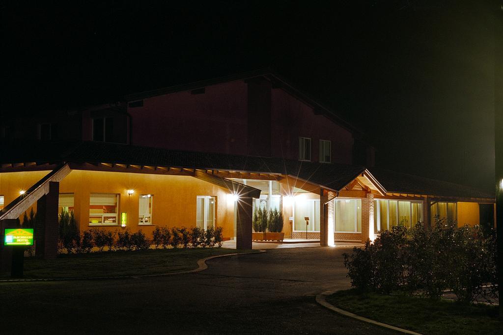 Hotel Don Carlo Broni Exterior foto